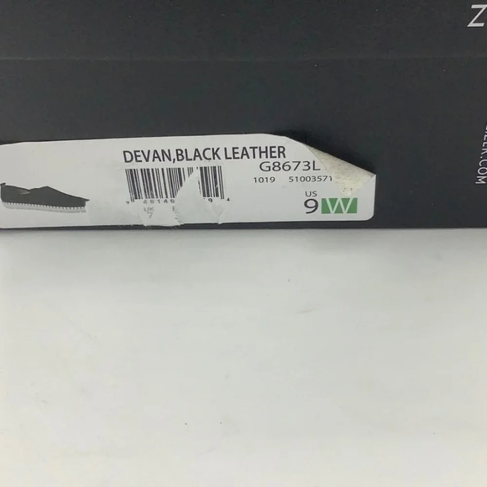 NATURALIZER Black Devan Leather Slip-On Sneakers